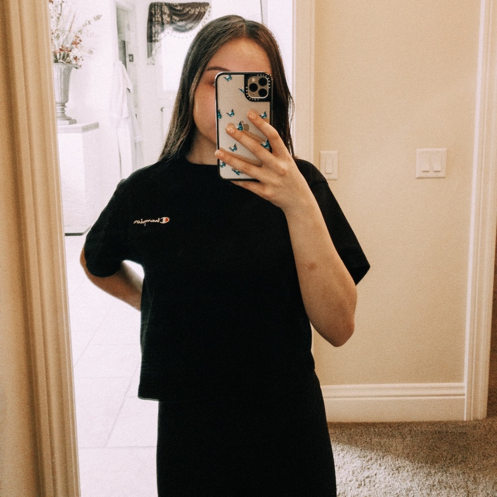 SOLD champion💫- black cropped shirt!